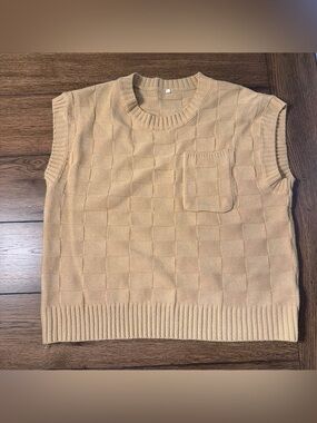 Textured Knit Sleeveless Sweater Vest in Light Camel